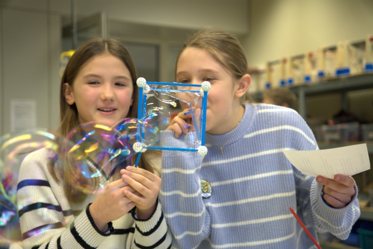 GirlsBoys - 1 (750x501) d